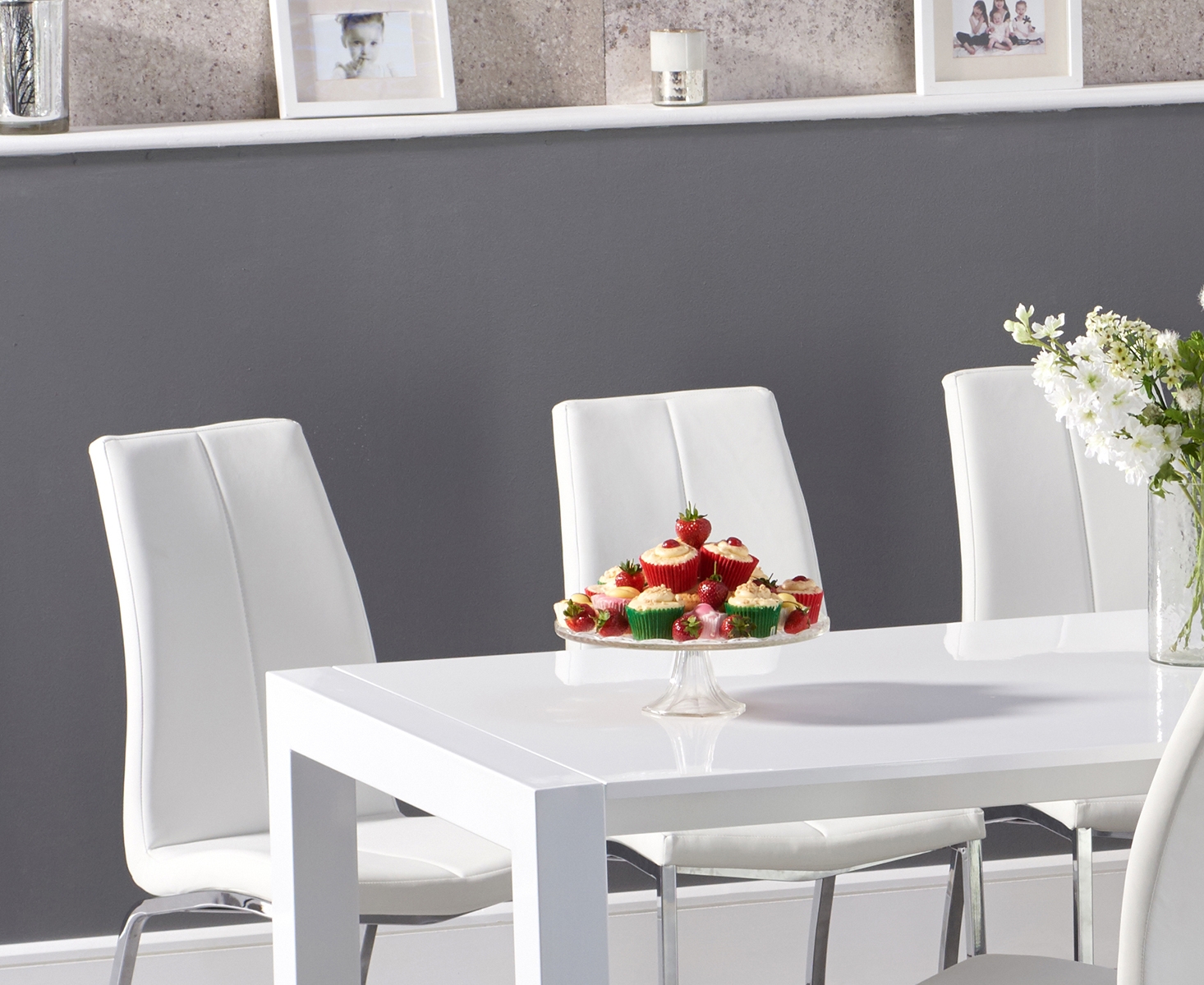 Extending Cleveland White High Gloss Dining Table with 6 Black Marco Chairs